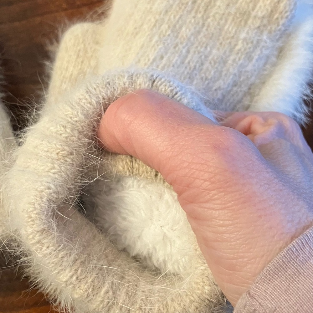 Real Mink Cream Mittens - Picture 3 of 3